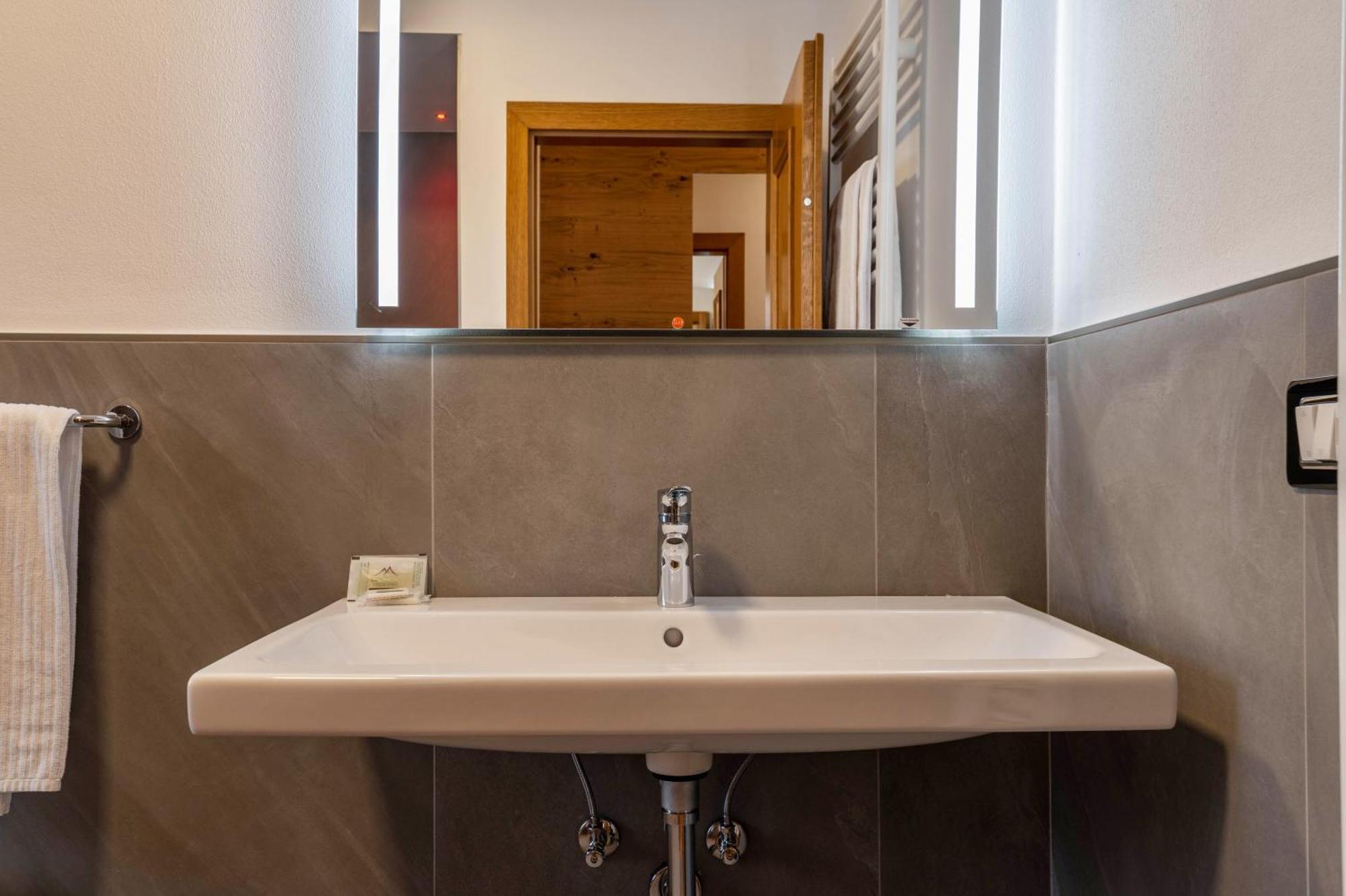 Kamerloy Apartments A Кампителло-ди-Фасса Экстерьер фото